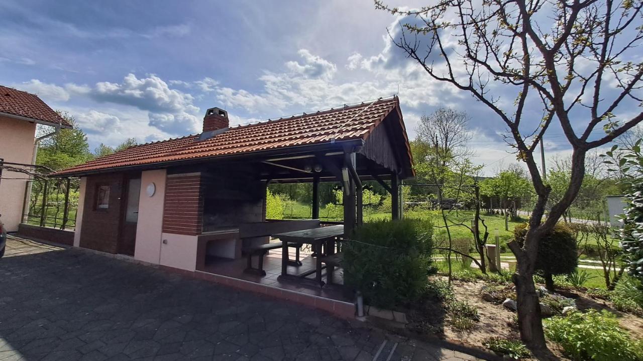 Hotel Family Puskaric Slunj Exterior foto