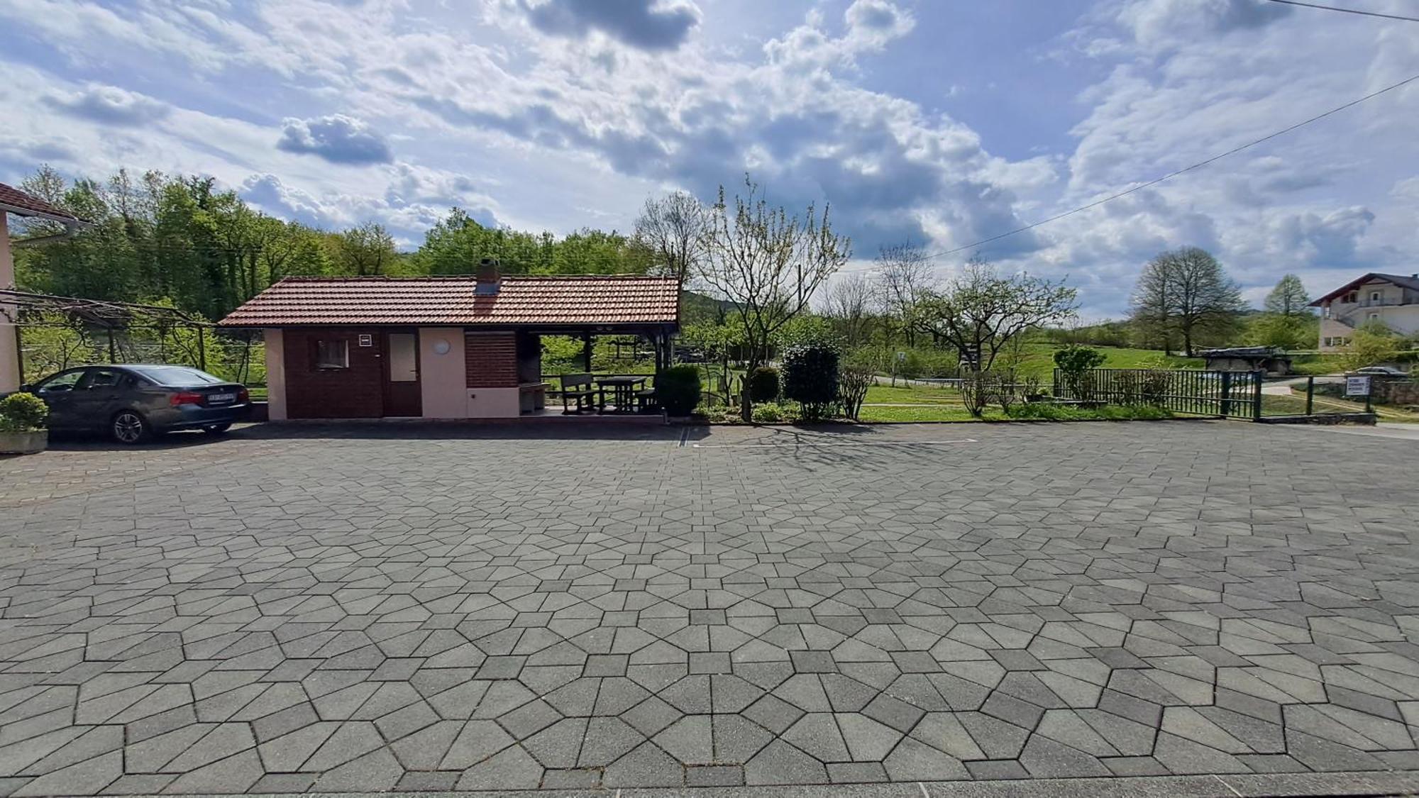 Hotel Family Puskaric Slunj Exterior foto