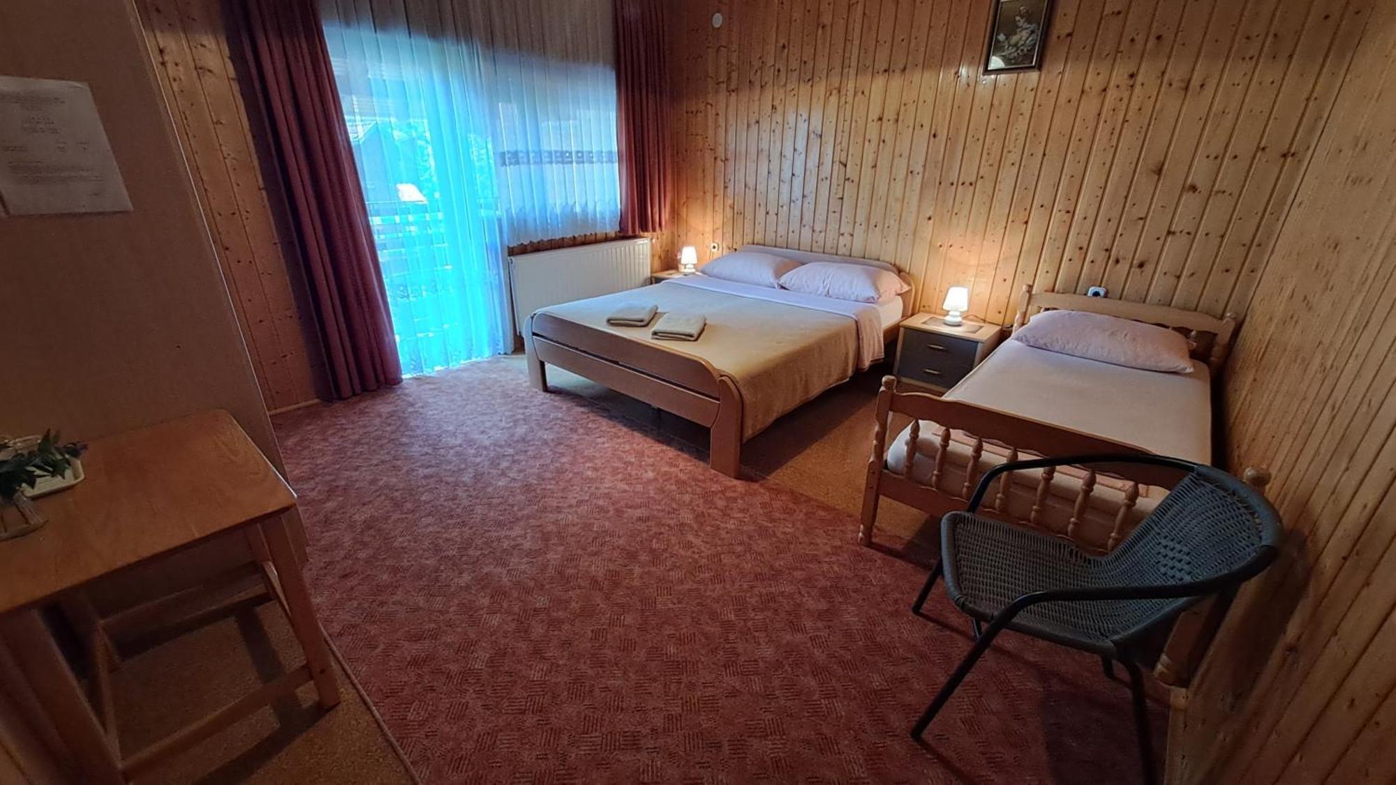 Hotel Family Puskaric Slunj Exterior foto